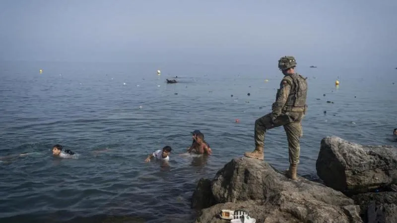 Plus de 1 300 mineurs migrants toujours bloqués à Ceuta, la gestion espagnole suscite des doutes