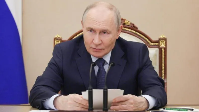 Poutine qualifie de temporaires les perturbations sur le marché des carburants en Russie